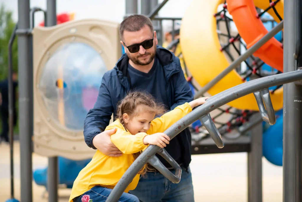 man takes his kids to amusement park